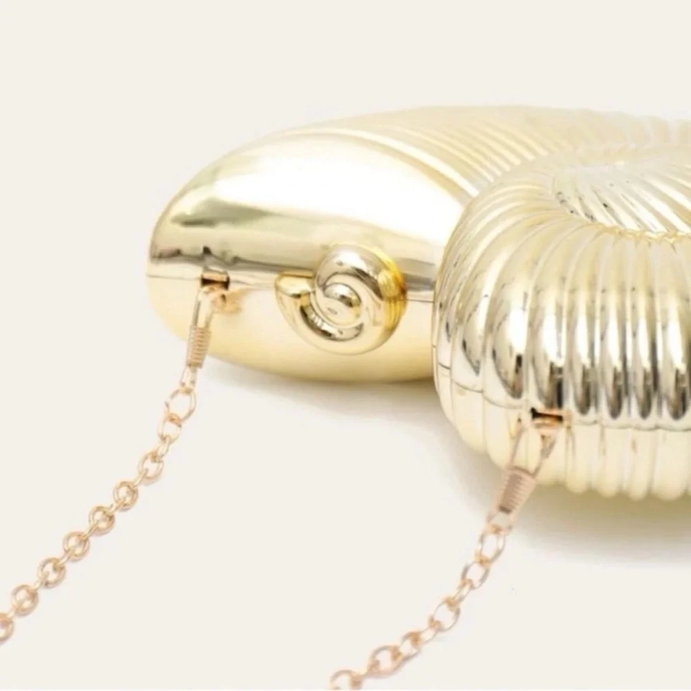 ✨✨GOLD SEASHELL Nautilus Spiral Clutch with Chain ✨✨New